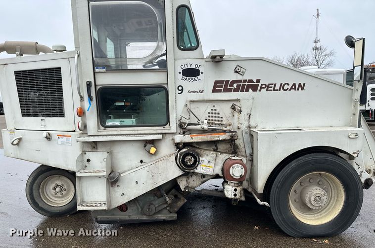 image for item LO9340 1998 Elgin Pellican  sweeper