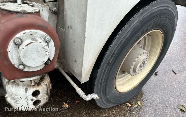 image for item LO9340 1998 Elgin Pellican  sweeper