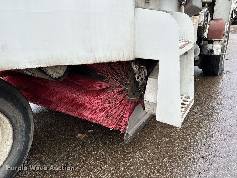 image for item LO9340 1998 Elgin Pellican  sweeper