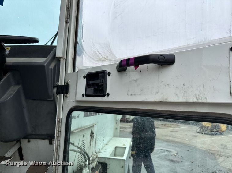 image for item LO9340 1998 Elgin Pellican  sweeper