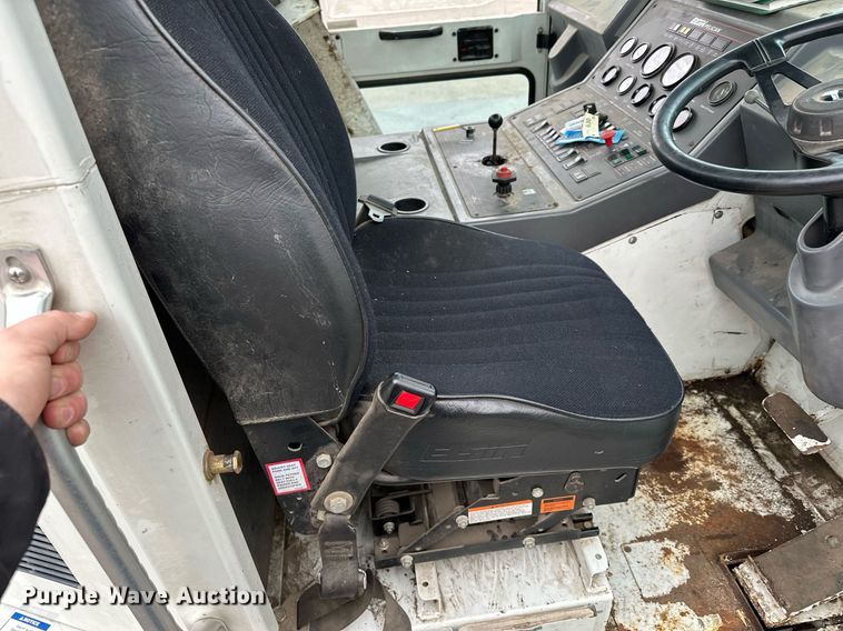 image for item LO9340 1998 Elgin Pellican  sweeper