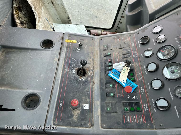 image for item LO9340 1998 Elgin Pellican  sweeper