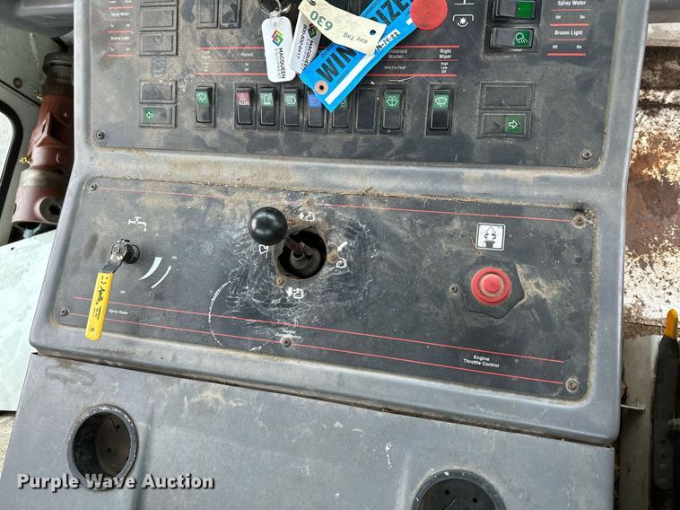 image for item LO9340 1998 Elgin Pellican  sweeper