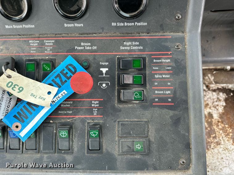 image for item LO9340 1998 Elgin Pellican  sweeper