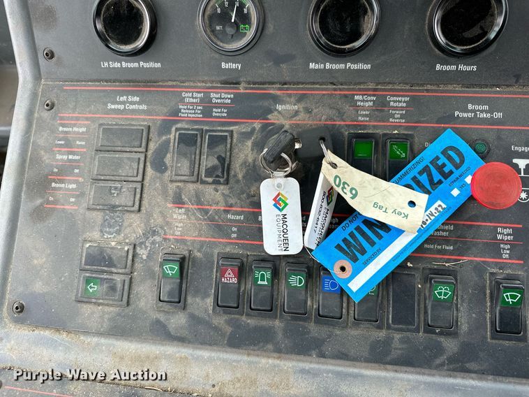 image for item LO9340 1998 Elgin Pellican  sweeper