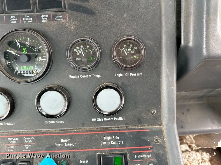 image for item LO9340 1998 Elgin Pellican  sweeper