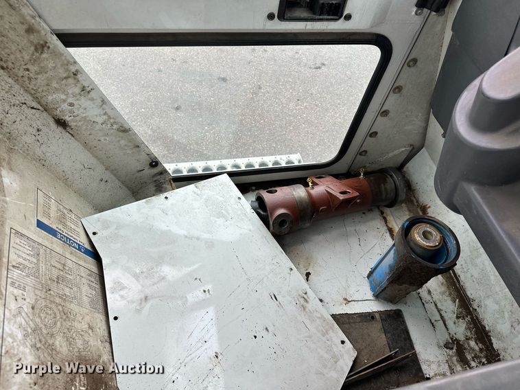 image for item LO9340 1998 Elgin Pellican  sweeper