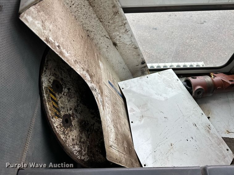 image for item LO9340 1998 Elgin Pellican  sweeper