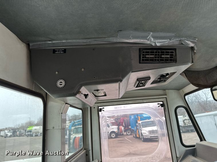 image for item LO9340 1998 Elgin Pellican  sweeper