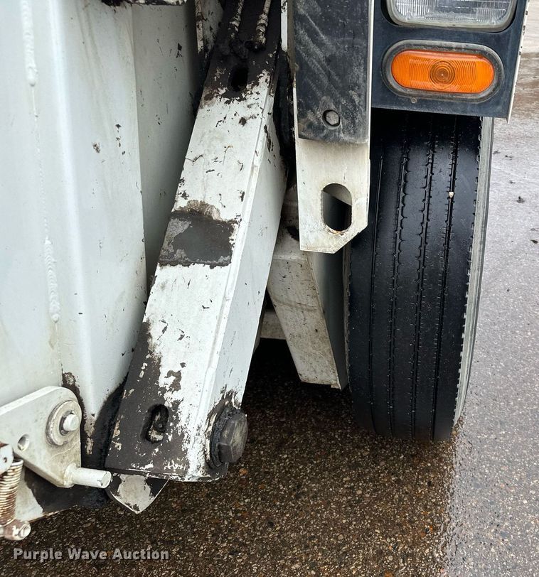 image for item LO9340 1998 Elgin Pellican  sweeper