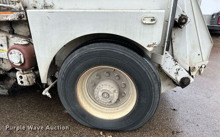 image for item LO9340 1998 Elgin Pellican  sweeper