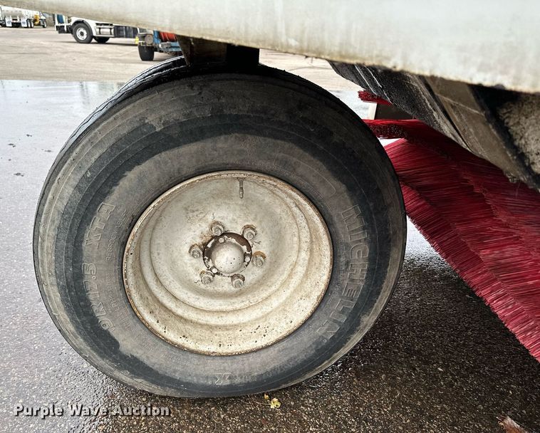 image for item LO9340 1998 Elgin Pellican  sweeper