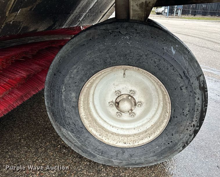 image for item LO9340 1998 Elgin Pellican  sweeper