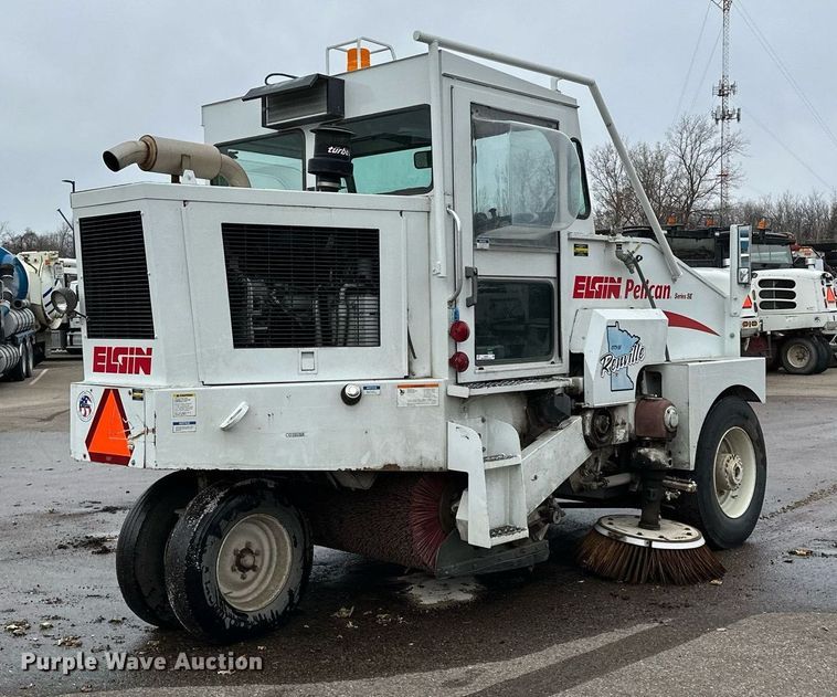 image for item LO9341 2000 Elgin Pelican  sweeper