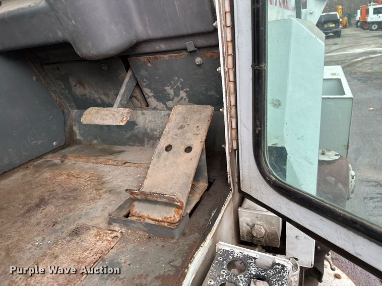 image for item LO9341 2000 Elgin Pelican  sweeper