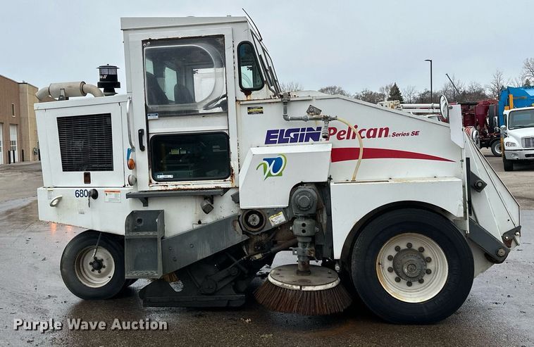 image for item LO9342 2001 Elgin Pellican series SE  sweeper