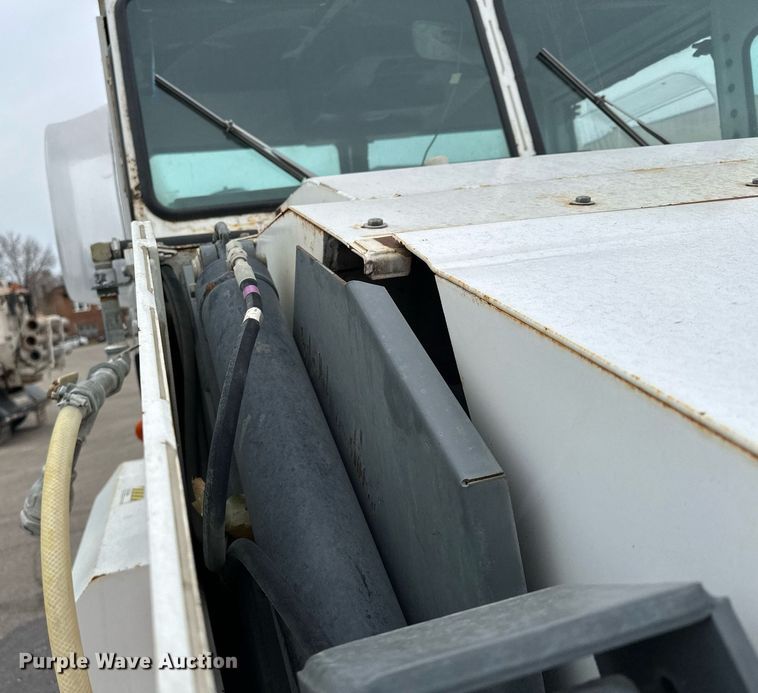 image for item LO9342 2001 Elgin Pellican series SE  sweeper