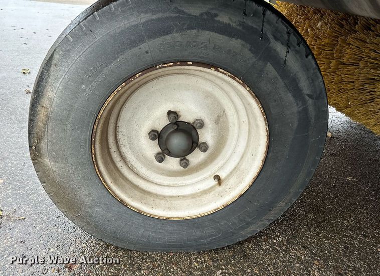 image for item LO9342 2001 Elgin Pellican series SE  sweeper