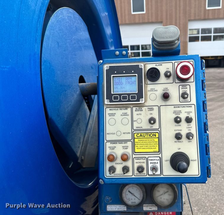 image for item LO9345 2007 Freightliner Business Class M2 106  sewer jetter truck