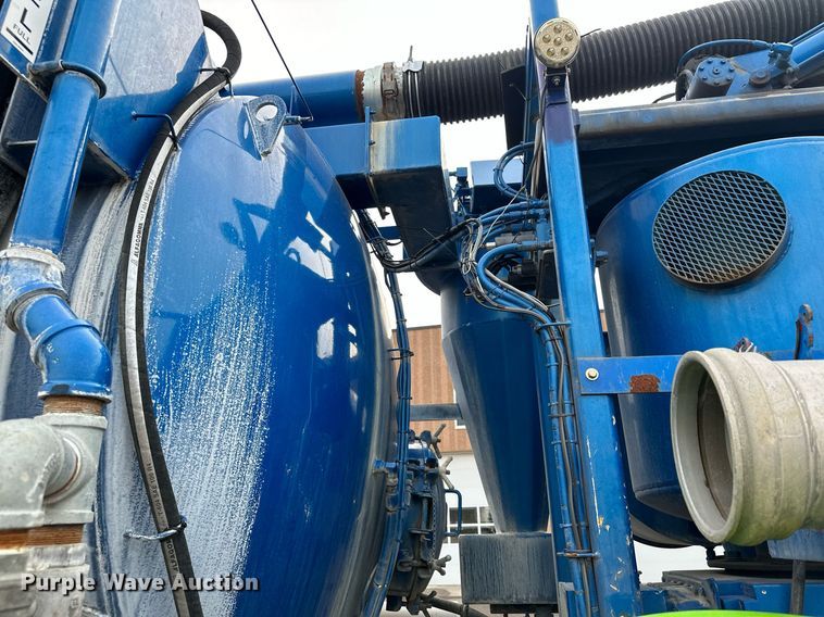 image for item LO9345 2007 Freightliner Business Class M2 106  sewer jetter truck