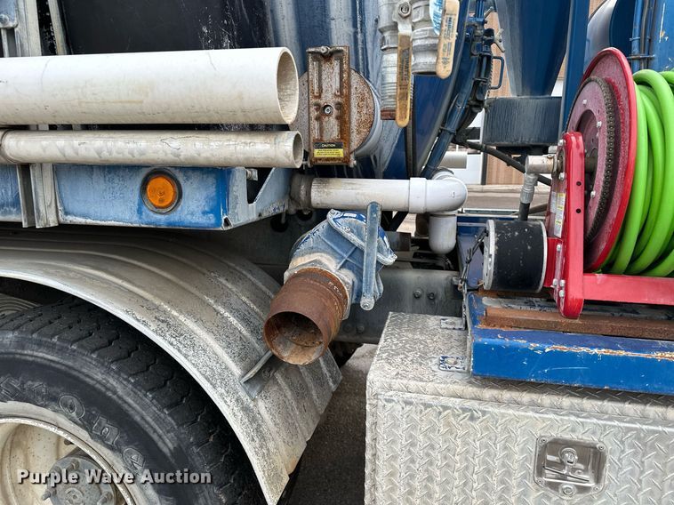 image for item LO9345 2007 Freightliner Business Class M2 106  sewer jetter truck