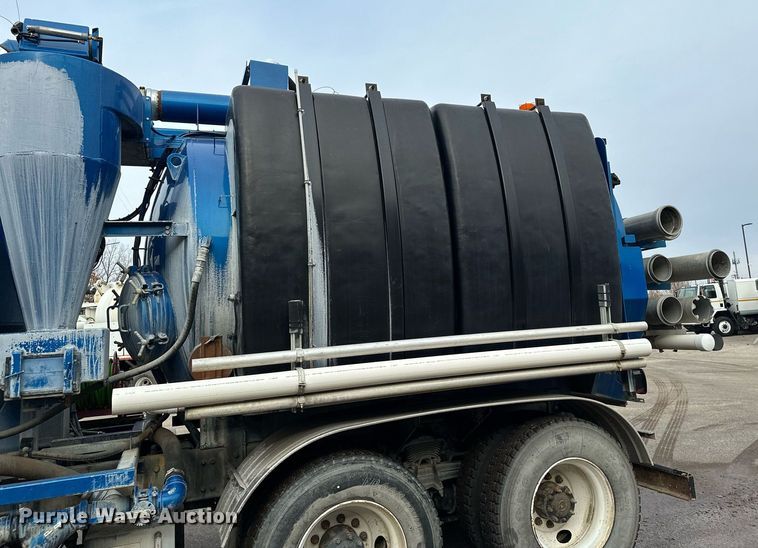 image for item LO9345 2007 Freightliner Business Class M2 106  sewer jetter truck