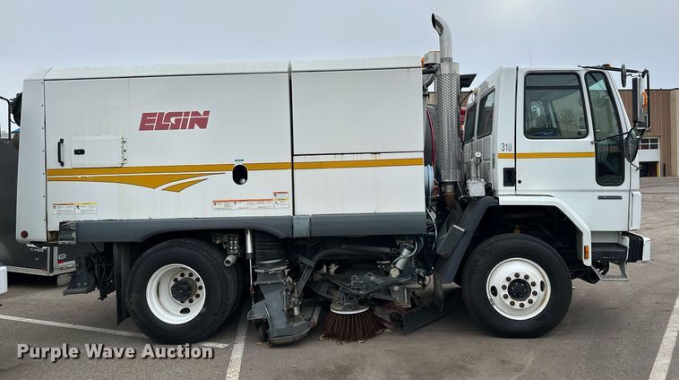 image for item LO9347 2005 Sterling SC-8000  sweeper