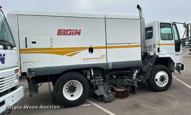 image for item LO9347 2005 Sterling SC-8000  sweeper