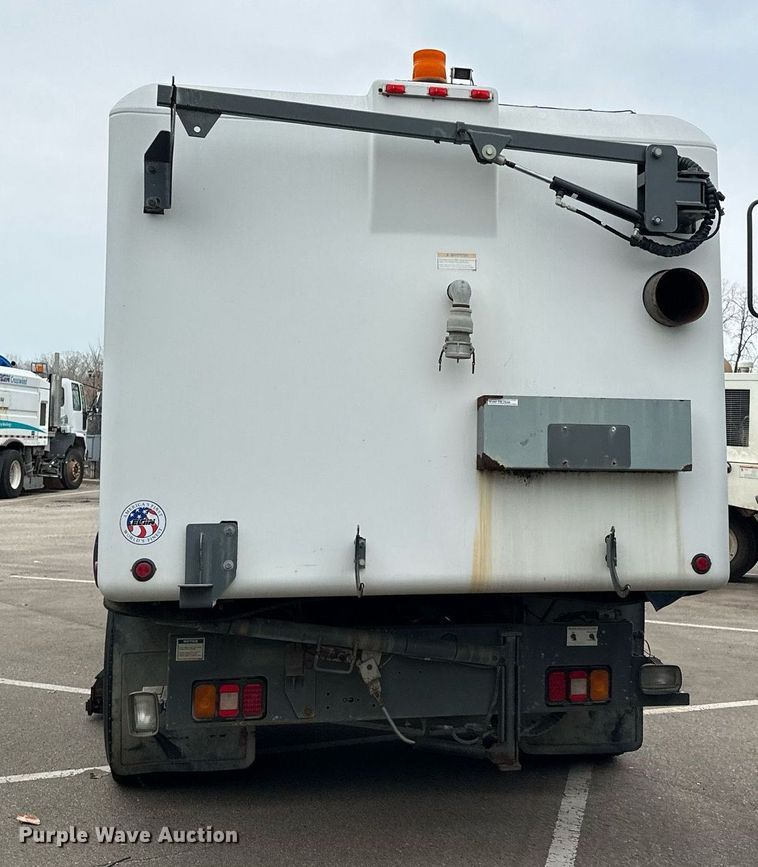 image for item LO9347 2005 Sterling SC-8000  sweeper