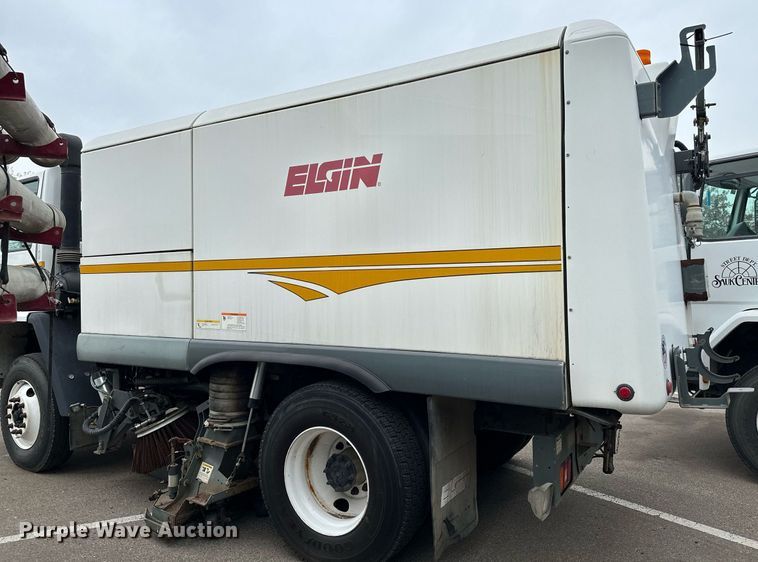 image for item LO9347 2005 Sterling SC-8000  sweeper