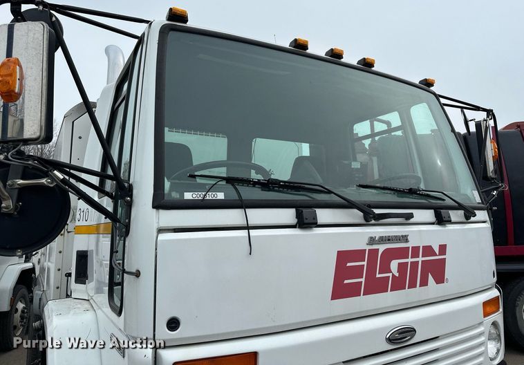 image for item LO9347 2005 Sterling SC-8000  sweeper