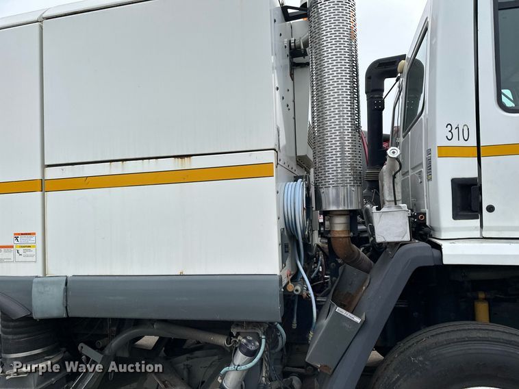 image for item LO9347 2005 Sterling SC-8000  sweeper