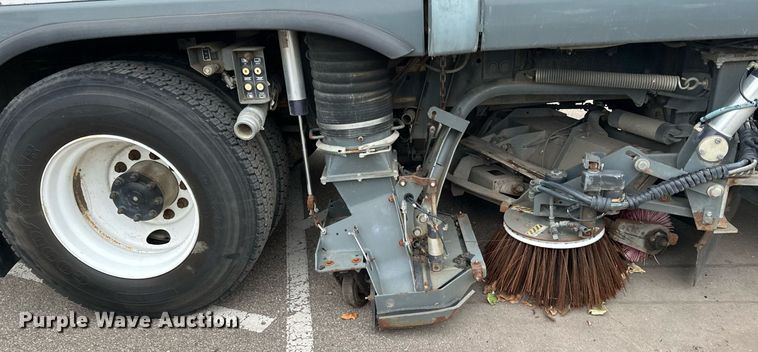 image for item LO9347 2005 Sterling SC-8000  sweeper