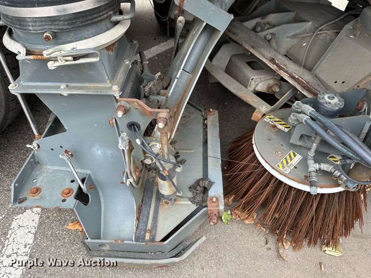 image for item LO9347 2005 Sterling SC-8000  sweeper