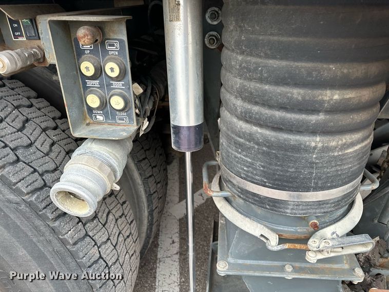 image for item LO9347 2005 Sterling SC-8000  sweeper