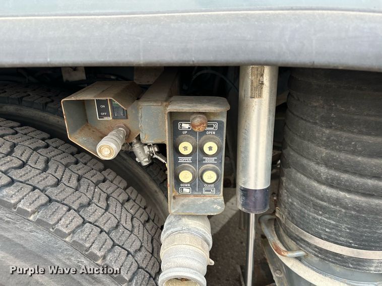 image for item LO9347 2005 Sterling SC-8000  sweeper