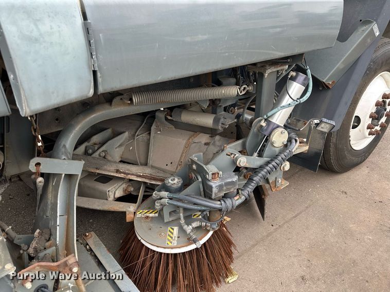 image for item LO9347 2005 Sterling SC-8000  sweeper
