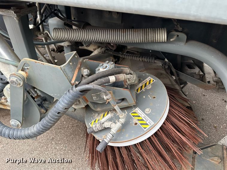 image for item LO9347 2005 Sterling SC-8000  sweeper