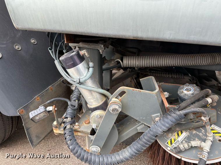 image for item LO9347 2005 Sterling SC-8000  sweeper