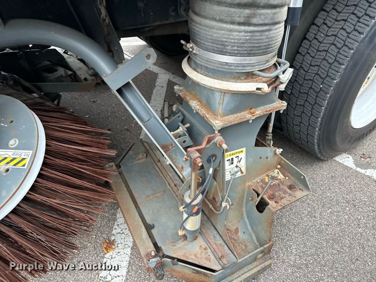 image for item LO9347 2005 Sterling SC-8000  sweeper