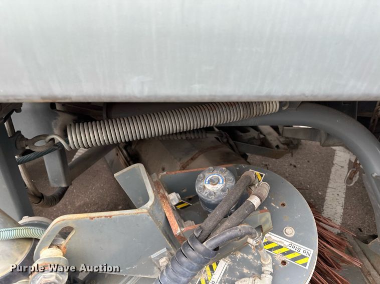 image for item LO9347 2005 Sterling SC-8000  sweeper