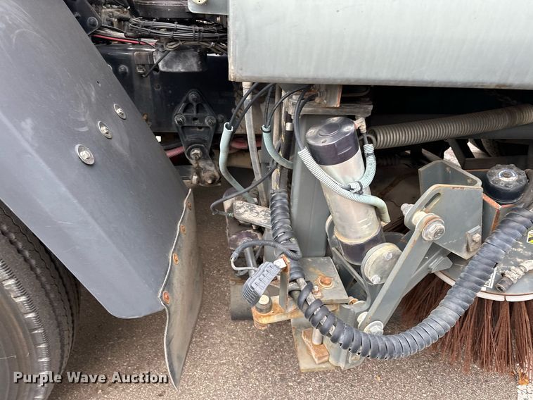 image for item LO9347 2005 Sterling SC-8000  sweeper