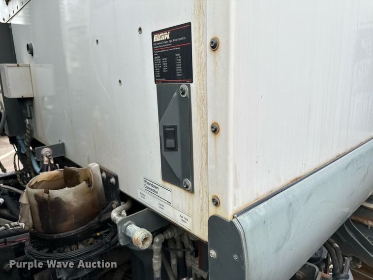 image for item LO9347 2005 Sterling SC-8000  sweeper