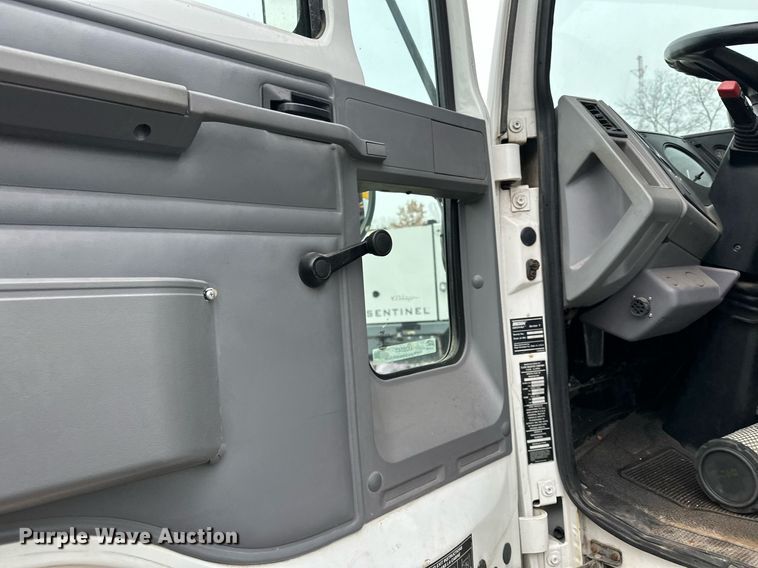 image for item LO9347 2005 Sterling SC-8000  sweeper