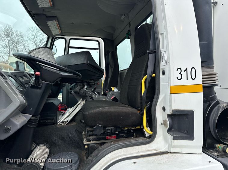 image for item LO9347 2005 Sterling SC-8000  sweeper