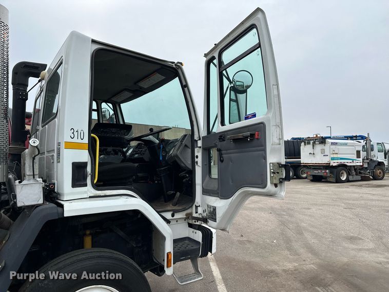 image for item LO9347 2005 Sterling SC-8000  sweeper