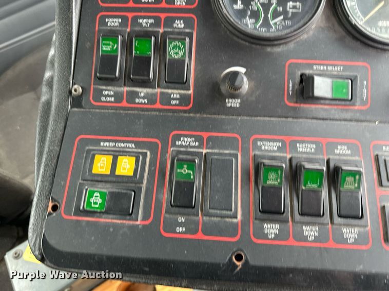 image for item LO9347 2005 Sterling SC-8000  sweeper