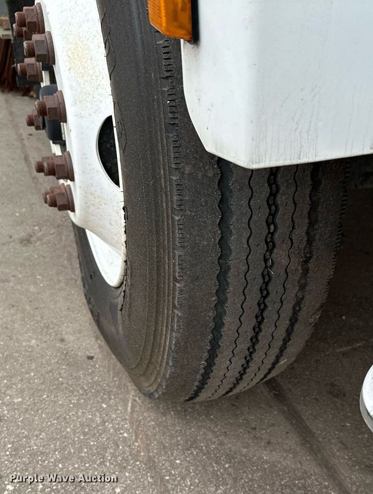 image for item LO9347 2005 Sterling SC-8000  sweeper