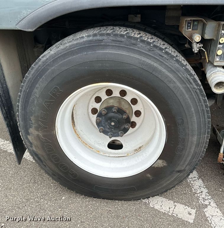 image for item LO9347 2005 Sterling SC-8000  sweeper