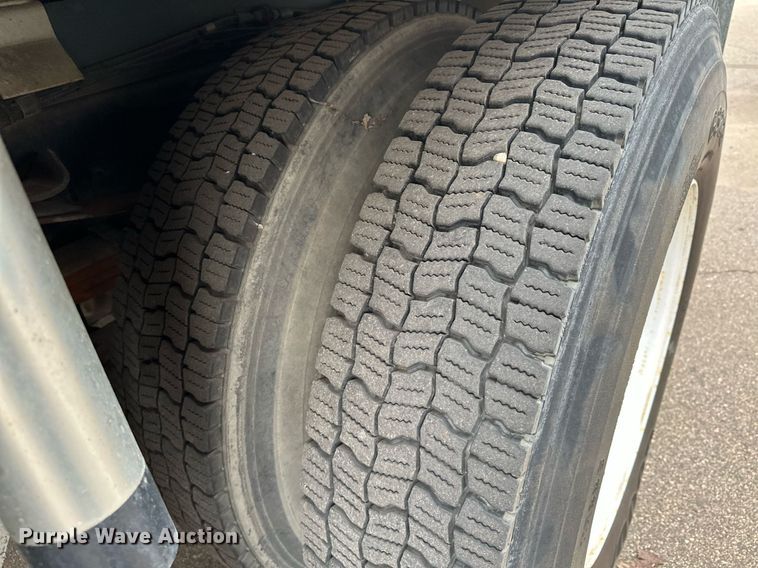 image for item LO9347 2005 Sterling SC-8000  sweeper